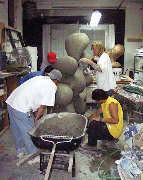 Installationss 03 Splats 06 – Assistants cementing “Sue’s Splat”, Ferro-concrete/enamel paint. 5’ x4 ½’ x 2 ½’. 2006 Installationss 03 Splats 06 – Assistants cementing “Sue’s Splat”, Ferro-concrete/enamel paint. 5’ x4 ½’ x 2 ½’. 2006
